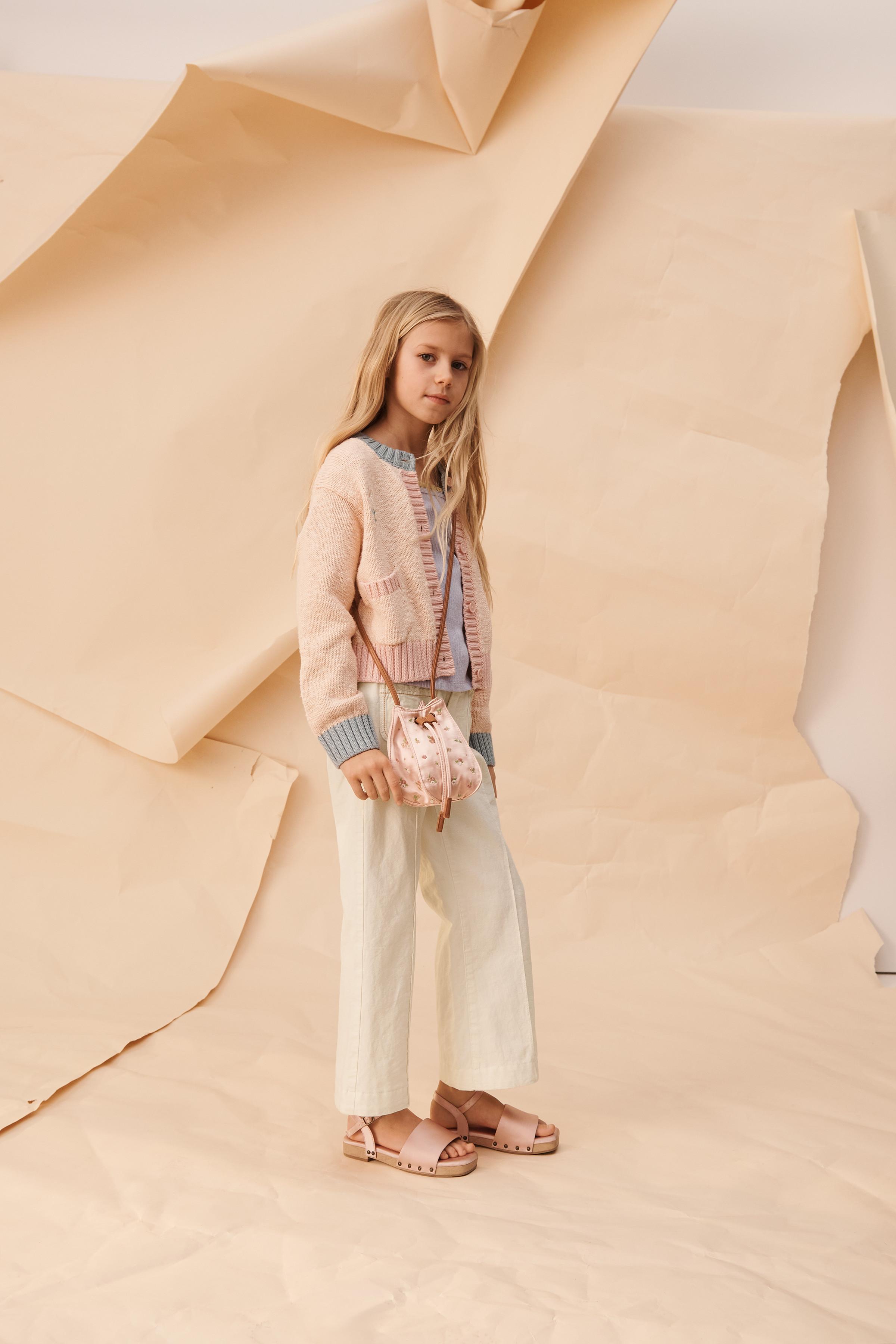 GILET EN MAILLE COLOR BLOCK FLEUR BRODÉE ÉDITION LIMITÉE